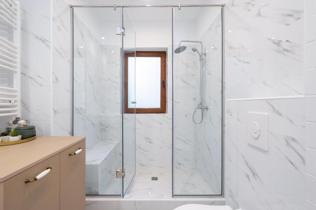 Wonderful Victorie Apartment Bukares Bagian luar foto