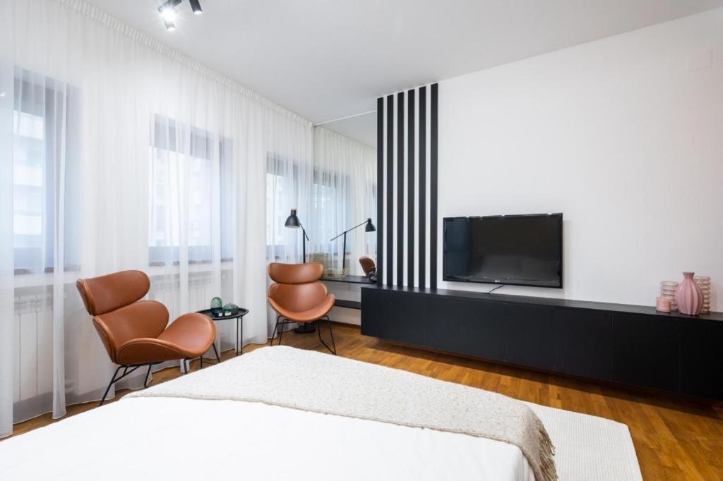 Wonderful Victorie Apartment Bukares Bagian luar foto