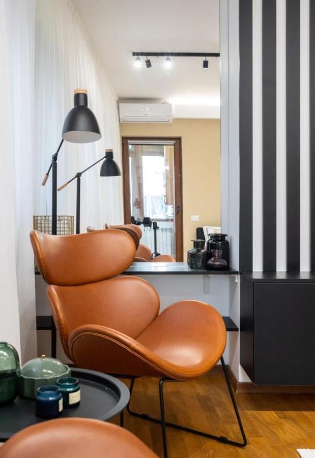Wonderful Victorie Apartment Bukares Bagian luar foto