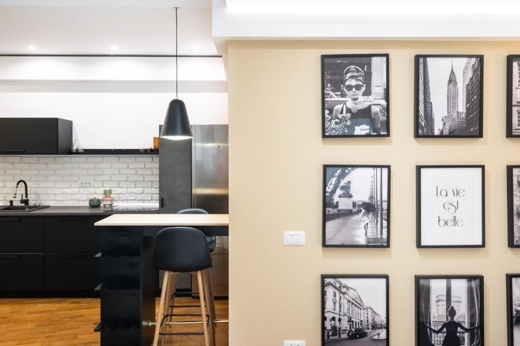Wonderful Victorie Apartment Bukares Bagian luar foto