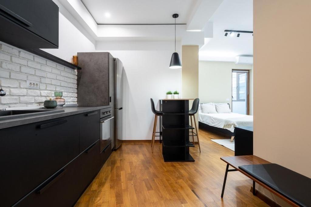 Wonderful Victorie Apartment Bukares Bagian luar foto