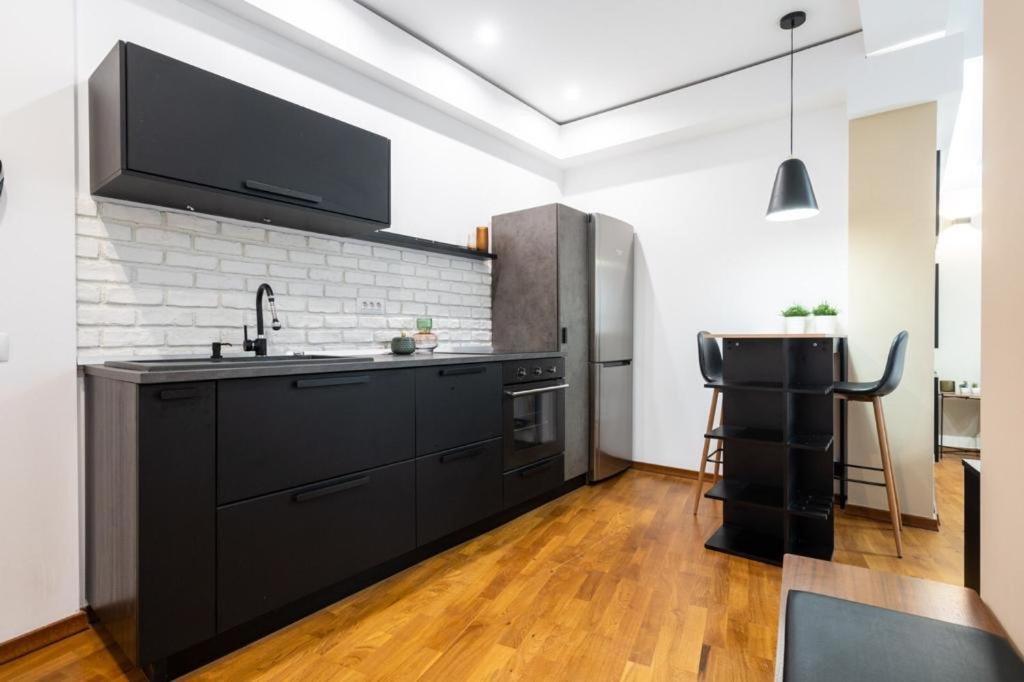 Wonderful Victorie Apartment Bukares Bagian luar foto