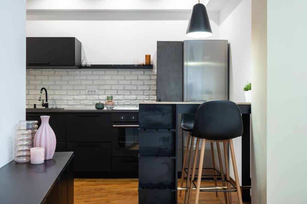 Wonderful Victorie Apartment Bukares Bagian luar foto