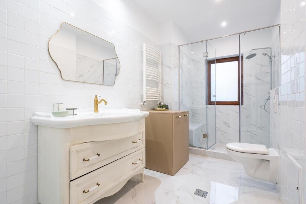 Wonderful Victorie Apartment Bukares Bagian luar foto
